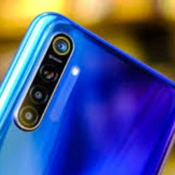 Realme XT.