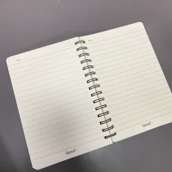 SỔ GÁY XOẮN, KẺ NGANG BÌA ĐEN TRẮNG CÔ GÁI CÁ TÍNH **TẶNG QUÀ 0Đ** FREESHIP 691088