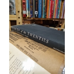 Poets Of The Twenties : 100 Great Poems 450135