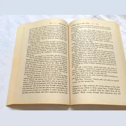 A yellow raft in blue water - Michael Dorris 732638