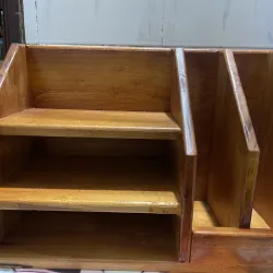 KỆ ĐỰNG SÁCH CHẤT LIỆU GỖ ĐỎ 1037853