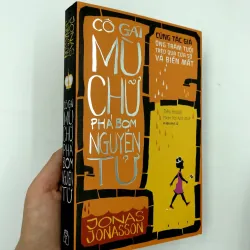 Sách  Cô gái mù chữ phá bom nguyên tử. Chính hãng. 572564