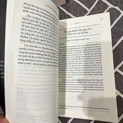 Sách dành cho các bạn yêu thích đầu tư, yêu thích phong cách đầu tư của warren buffett 149445