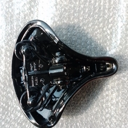 Yên xe đạp Nhật bãi JAPAN bền bỉ theo thời gian  358704