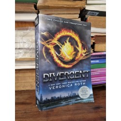 DIVERGENT TRILOGY : Divergent | Insurgent | Allegiant - Veronica Roth