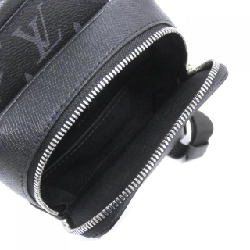 Túi đeo chéo ngoài trời Louis Vuitton Taiga Lama M30741 - Hàng hiệu Chính hãng 767141