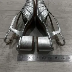 BENEBIS Giày Nữ Màu Bạc Size 23cm Gót Cao 5cm Như Mới 990081