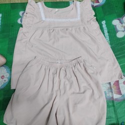 Set bộ dễ thương. Size XL . Màu kem . Quần có túi . Mới 90% . Vì mình mua nhầm size 72671