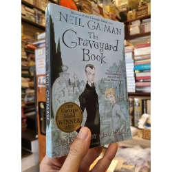 THE GRAVEYARD BOOK - Neil Gaiman