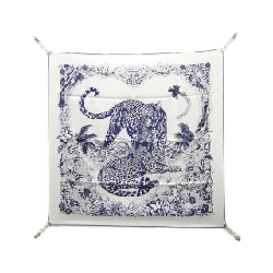 Khăn lụa JUNGLE LOVE của Hermès