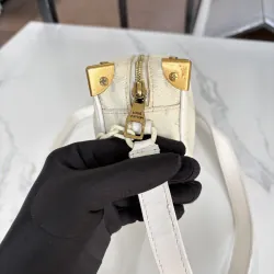 TÚI HỘP LV SOFT TRUNK MINI TRẮNG TINH KHÔI  976848