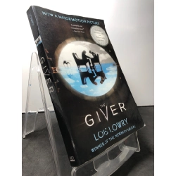 The giver mới 80% bẩn nhẹ Lois Lowry HPB1408 NGOẠI VĂN