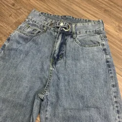 Quần jeans ống suông size S 934757