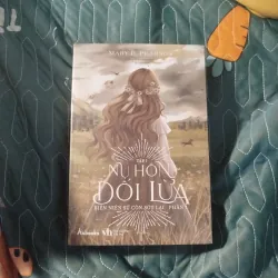 Nụ hôn dối lừa - Mary E. Pearson 961528