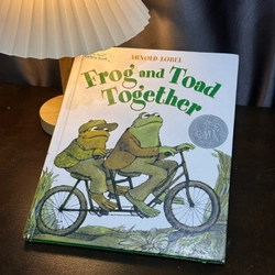 Sách bìa cứng Frog and Toad Together 