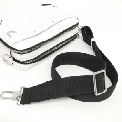 Túi đeo chéo Louis Vuitton Taiga Lama Alpha M31069 613401