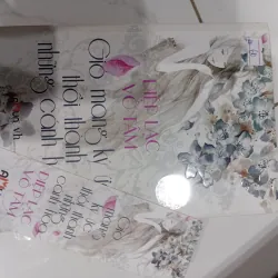 Sách Gió mang kí ức thổi thành những cánh hoa