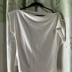 Áo thun lệch vai size S 590364