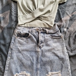 Set áo crop top xanh lá kèm chân váy jean size S 58622