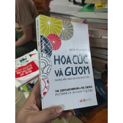 Hoa cúc và gươmHPB.HCM01/03