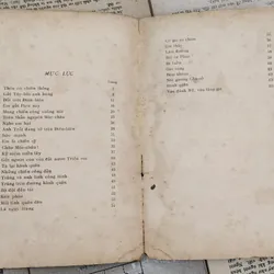 Thơ ca đánh thắng giặc Mỹ xâm lược: Thêu cờ chiến thắng 707774