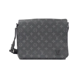 Túi đeo vai Louis Vuitton Monogram Eclipse District PM M45272