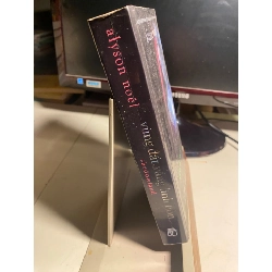 VÙNG ĐẤT VẮNG LINH HỒN -Tác giả: Alyson Noël -Khổ sách: 13x20cm -Số trang: 436 -In lần thứ 1 năm 2012- Sách lưu kho có ố 444472
