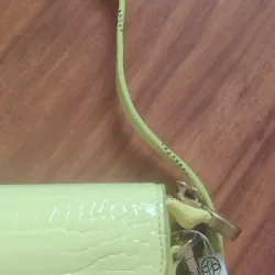 Thanh lý túi xách nữ màu vàng gà non rất dễ thương. 936415