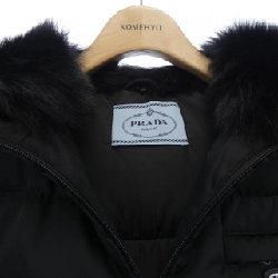 Áo khoác lông vũ PRADA với logo hình tam giác 29X808 S202 1WQ8 629569