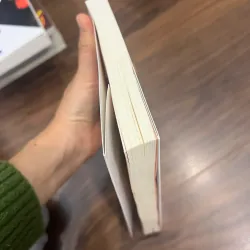 Cuốn sách của hạnh phúc - YÊU MÌNH ĐỦ BẠN CÓ CẢ THẾ GIỚI - mới 95% 728212