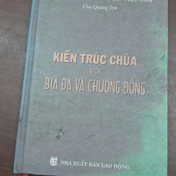 KIẾN TRÚC CHÙA VỚI BIA ĐÁ VÀ CHUÔNG ĐỒNG