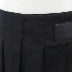 Chân váy logo tam giác PRADA 21H922 S222 1WQ8 - Hàng hiệu Authentic 815878