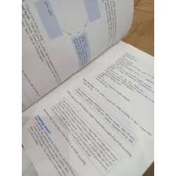 Airspeak: Radiotelephony communication for pilots - F.A.Robertson 598376