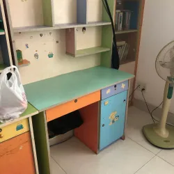 Bàn học trẻ em màu sắc nhiều mặt ghế tủ kéo hình thú 1023612