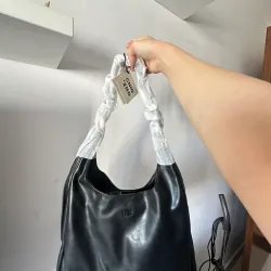 Túi xách nữ Chio2nd size trung màu đen chính hãng