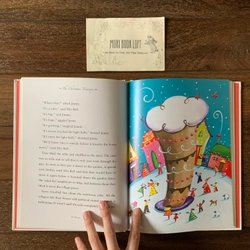 Sách ngoại văn Christmas Treasury, Used, Bìa cứng 360724