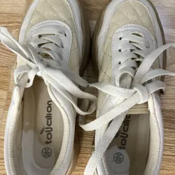 Giày thể thao màu be size 37 tặng kèm vớ trắng 595409