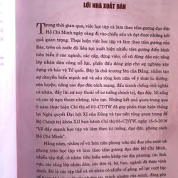 Những tấm gương bình dị mà cao quý  607826