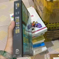Ông trăm tuổi trèo qua cửa cửa sổ và biến mất  748411