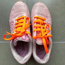 Sketchers size 36/37 tặng kèm day giày theo màu mong muốn