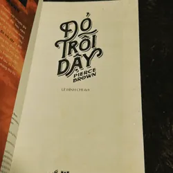 Đỏ trỗi dậy 701943