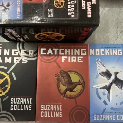 THE HUNGER GAMES TRILOGY - SUZANNE COLLINS