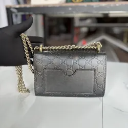 ĐẲNG CẤP KHÔNG THỜI GIAN: GUCCI PADLOCK Mini . 976855