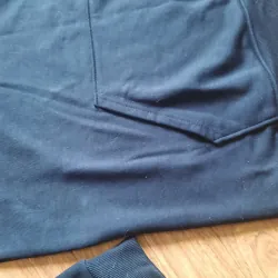 Áo hoodie đen chui đầu 596428