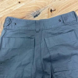 Quần Uniqlo xám xi măng 455011