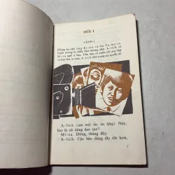 Vai người khác đóng  796357