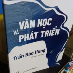 văn học và phát triển tiểu luận và phê bình