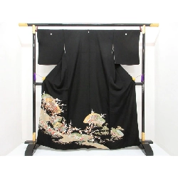 Áo dài truyền thống với họa tiết vàng và thêu hình chim ưng - Hàng hiệu Authentic