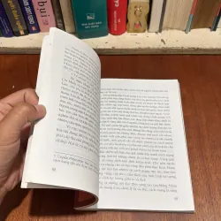 II Sách Lịch Sử: Hồ Chí Minh Với Nhân Dân Lào - 2005 800355