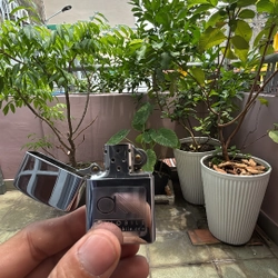 Hộp quẹt zippo 2004 made in Usa 450846